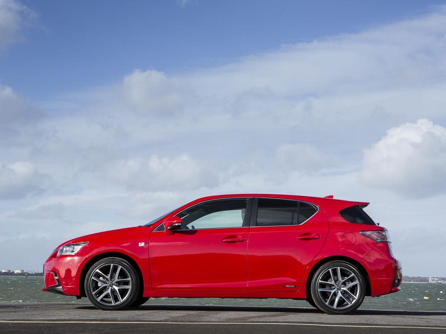  Lexus CT200h F-Sport 2014 года  (UK) (фото 20 из 23)